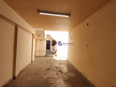 Depto Tipo Casa en Alquiler en Lomas del Mirador, $ 900.000