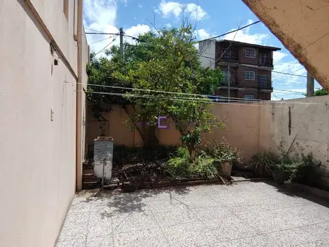 Depto Tipo Casa en Alquiler con 2 cocheras