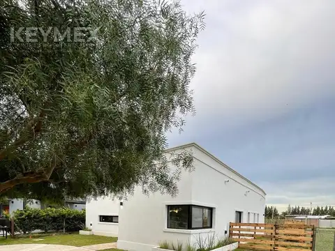 Casa en Venta con 3 cocheras