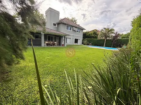 Casa 4 ambientes con 3 baños