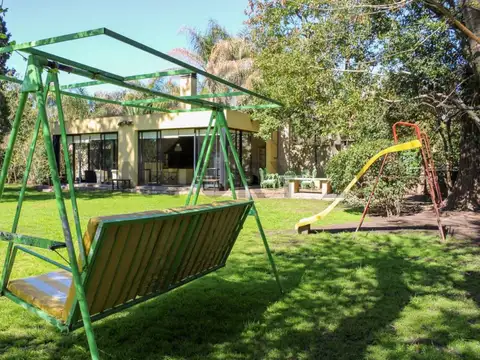 ¡Casa Quinta en Alquiler Temporario en Villa Udaondo, Ituzaingó!