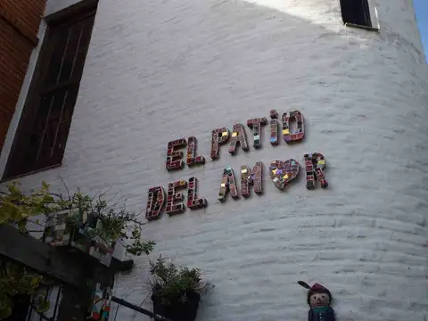 Casa en Alquiler con 2 cocheras