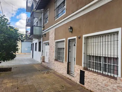Hermosa Casa en Lote Propio - Única por su Estado