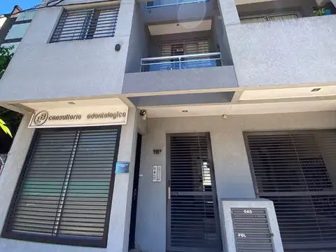 Monoambiente con balcón al contrafrente