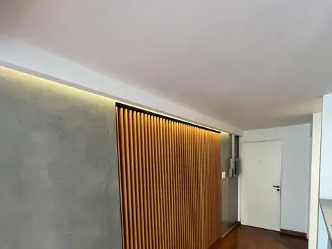 Oficina 8 ambientes con 2 baños