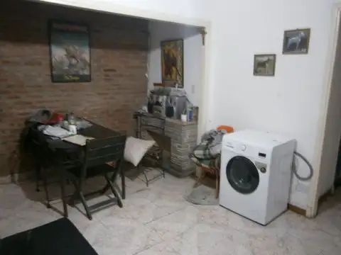 Joaquin V. Gonzalez 2800, Piso 1