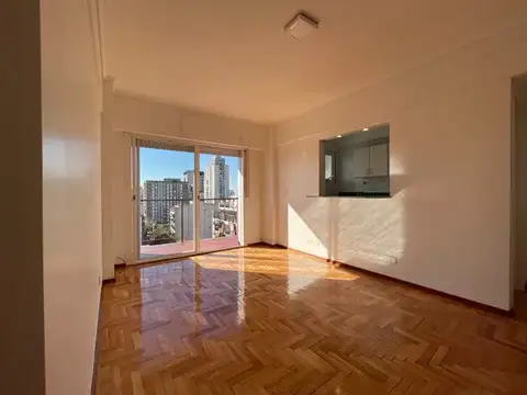 Impecable departamento de 2 ambientes c/balcón. Refaccionado a nuevo.