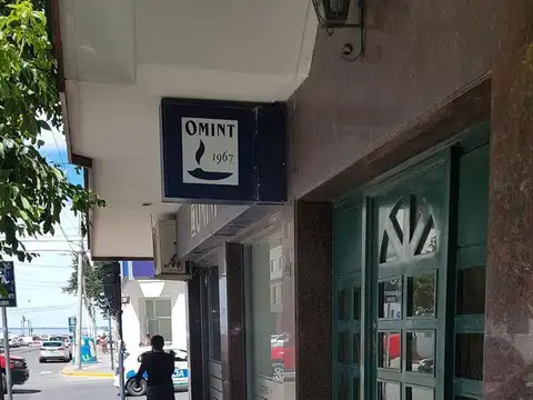 Oficina 9 ambientes con 4 baños