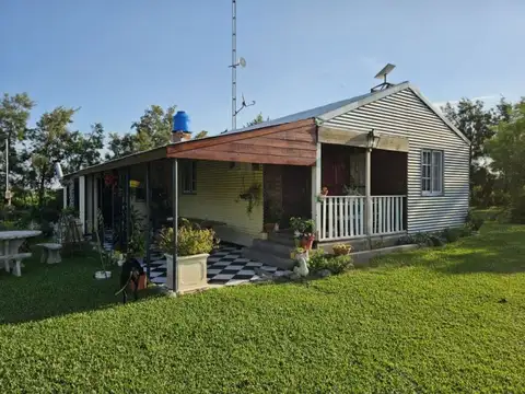 Campo de 7 hectareas con casa, sobre ruta. Con todos los servicios instalados