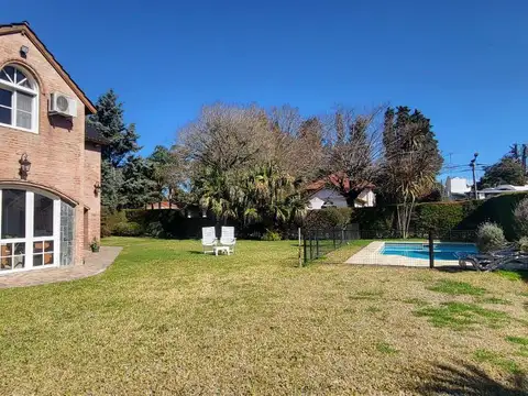 Alquiler Temporal Casa 5 Amb c/ Piscina en Club Privado Loma Verde Escobar