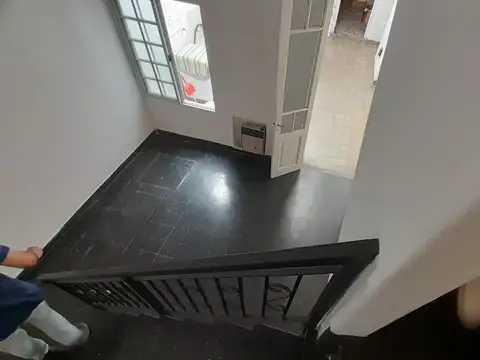 Depto Tipo Casa 8 ambientes con 1 baño