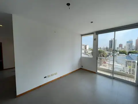 Castro Barros 100, Piso 3