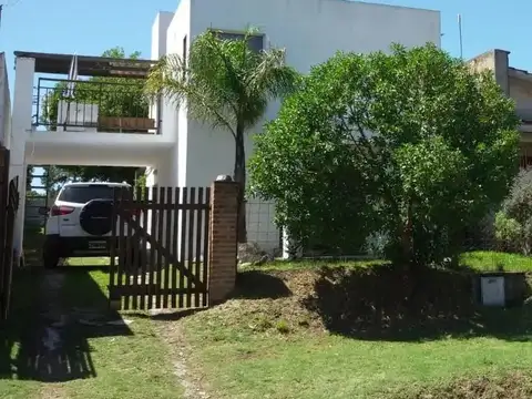 VENTA BUENA CASA CON PARRILLA Y COCHERA A CINCO CUADRAS DEL MAR EN QUEQUÉN