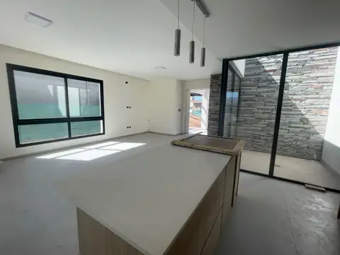 Casa 3 ambientes con 2 baños