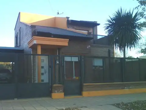 Casa en Carcarañá de 3 Dormitorios con Jardín.