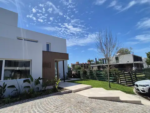 Casa 5 ambientes con 3 baños