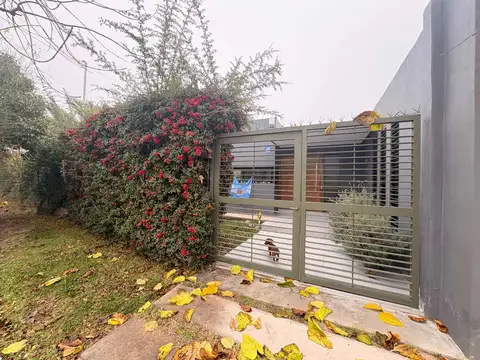 Casa 5 ambientes con 3 baños