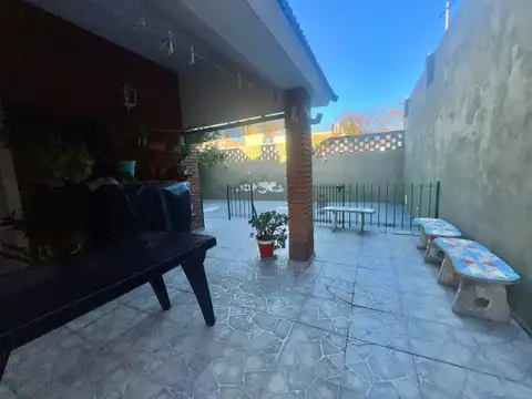 Casa en Venta con 3 cocheras