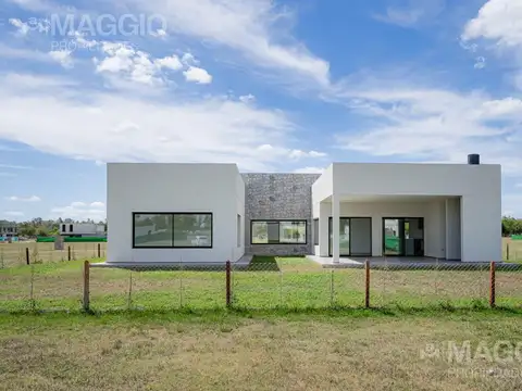 Casa en Venta a estrenar,  4 ambientes, Barrio Privado Aluen.