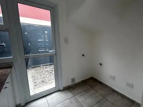 Depto Tipo Casa en Alquiler con 1 cocheras