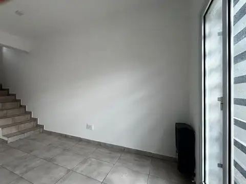 Depto Tipo Casa en Alquiler de 3 ambientes