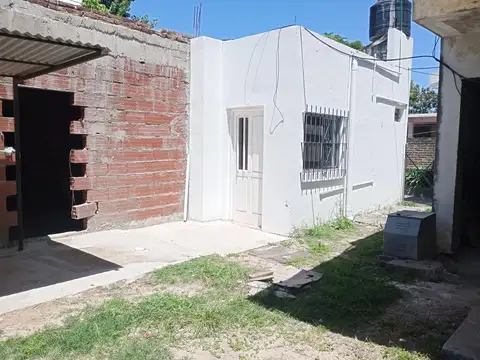 Inmueble c/ 2 Departamentos y 2 Locales