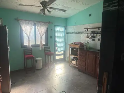 Casa 4 ambiente en venta en Sicardi con pileta