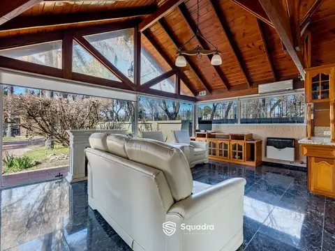 VENTA - Casa de 5000 m², con 3 dormitorios, quincho y piscina - Barrio Los Olmos, Roldán.