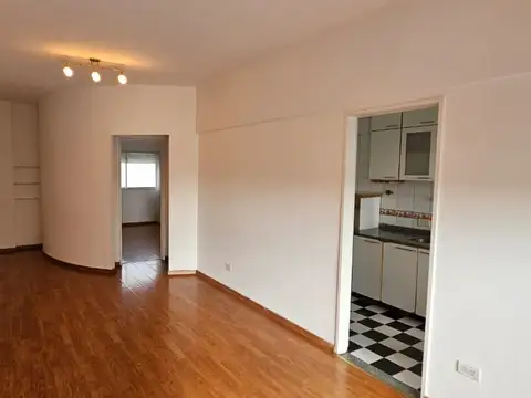 Avellaneda 100, Piso 5