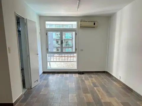 Amplio y luminoso ambiente. Apto Profesional