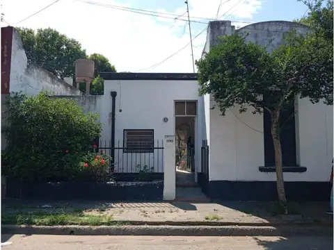 OPORTUNIDAD CASA A RECICLAR  TELEFONOS DE CONTACTO ,  GUSTAVO O ALEJANDRO