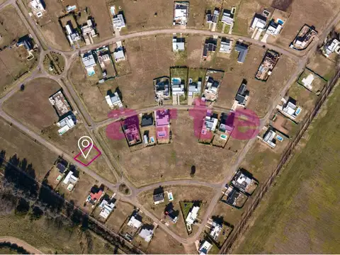 Terreno central en venta en barrio cerrado los juncos D2