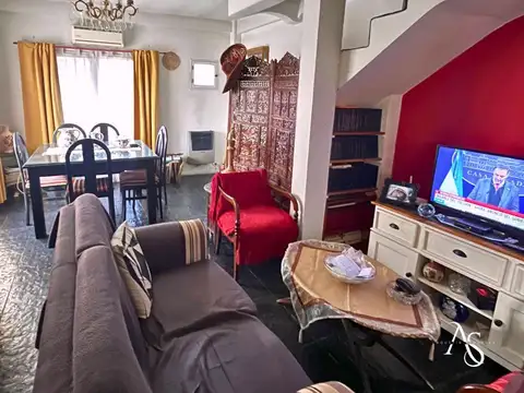 Casa en Venta con 2 cocheras
