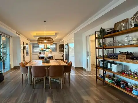 Casa en Venta con 5 cocheras