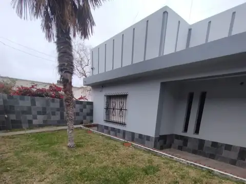 CASA EN VENTA – VILLA REGINA, APTA CRÉDITO