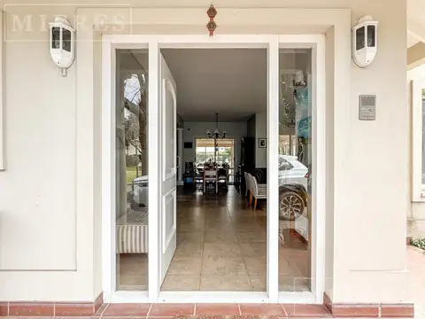 Casa 5 ambientes con 2 baños