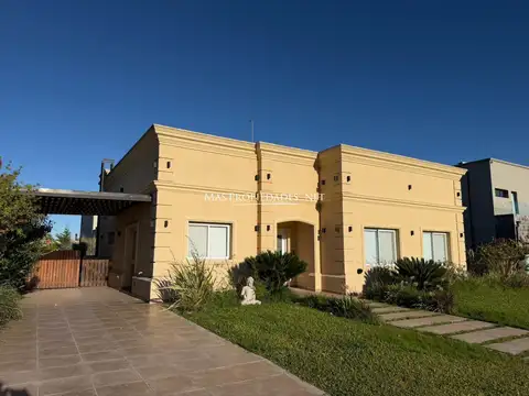 Casa en Alquiler Temporal en Lagos De Canning, USD 4.500