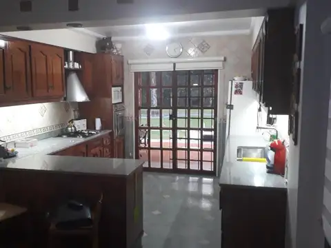 Casa 7 ambientes con 4 baños