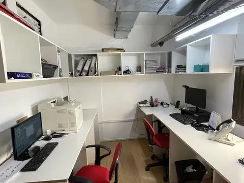 Oficina 5 ambientes con 2 baños