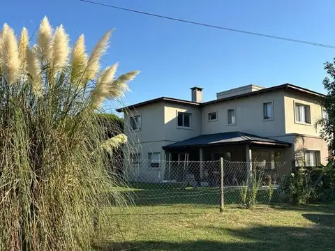Casa 5 ambientes con 3 baños