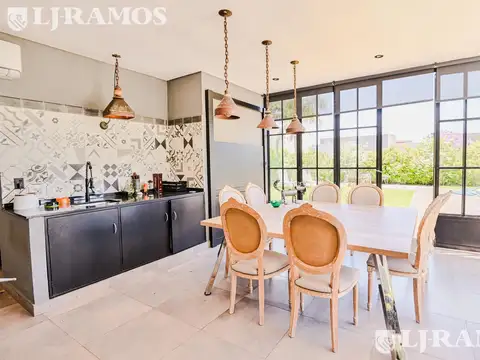Casa en Venta con 1 cochera