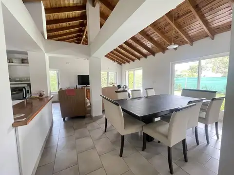 Casa 4 ambientes con 3 baños