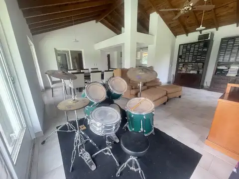 Casa en Venta con 2 cocheras