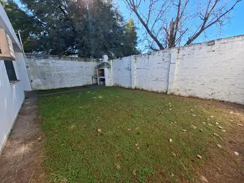 Casa 7 ambientes con 2 baños