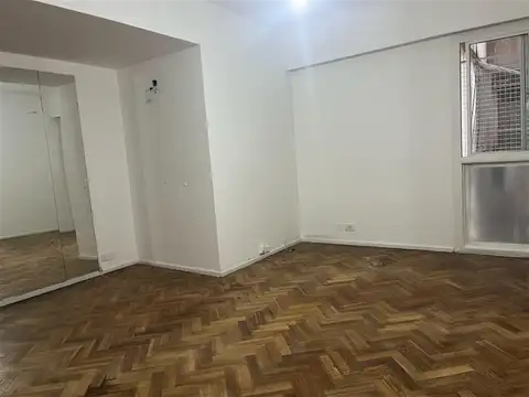 Departamento de 3 ambientes con dependencia en Recoleta