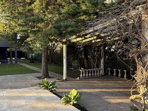En venta, una encantadora casa quinta en Empalme Lobos que te robará el corazón.