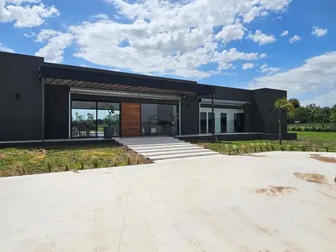 Quinta en Venta con 4 cocheras