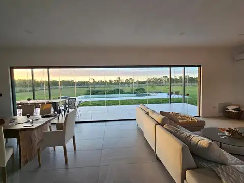 Chacra de 1 ha. con Casa y Pileta en Altamira