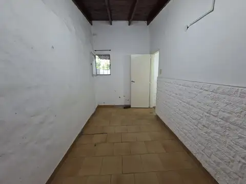 ALQUILER - 2 AMBIENTES  AL FRENTE - CON PATIO