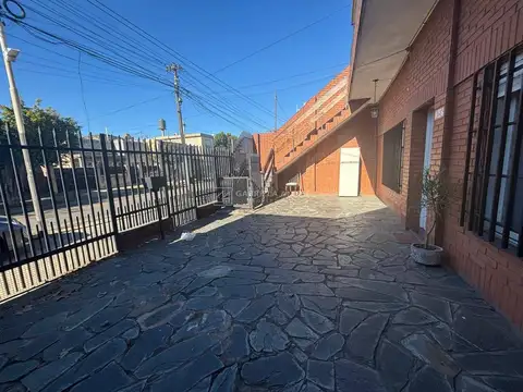 Depto Tipo Casa en Alquiler en Caseros, $ 685.000